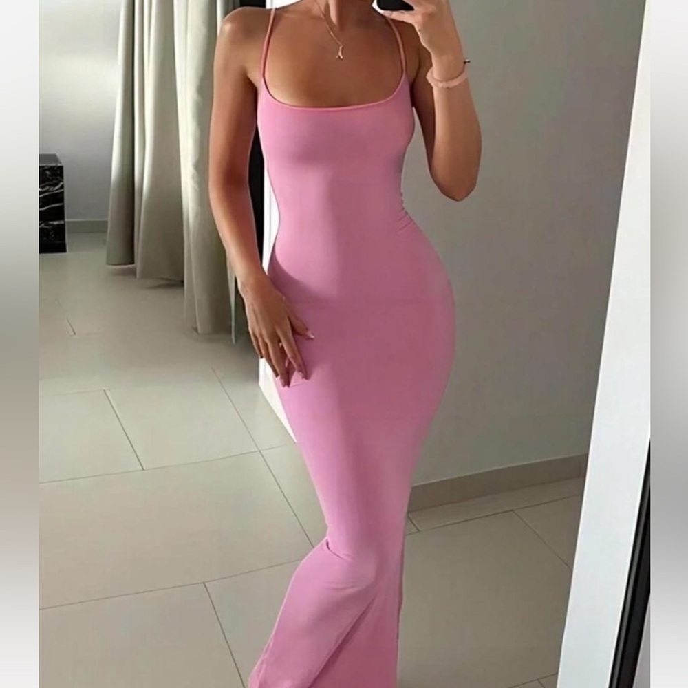 Skims Soft Lounge Sip Dress
Shade Bubblegum - Picture 3 of 7